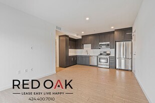 11405 Chandler Blvd in Los Angeles, CA - Building Photo