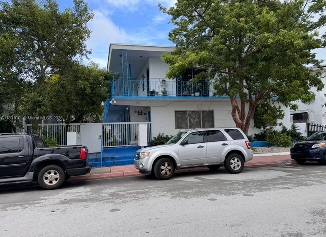 7717 Byron Ave in Miami Beach, FL - Foto de edificio - Building Photo