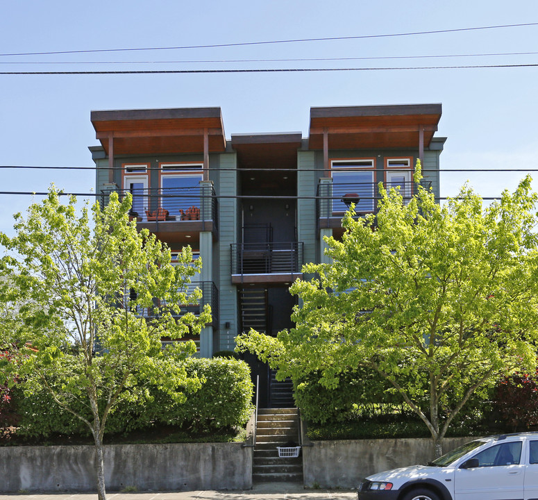 Urban Overlook Condominiums in Portland, OR - Building Photo