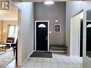 185 Blackfoot Trail in Mississauga, ON - Building Photo - Building Photo