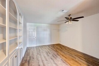 13012 Trail Hollow Dr in Houston, TX - Building Photo - Building Photo
