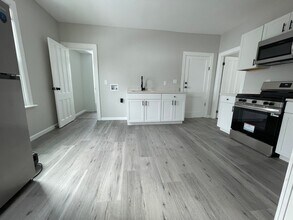 29 Walnut St, Unit / 2nd Floor in Cohoes, NY - Building Photo - Building Photo