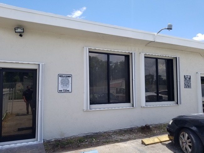 17325 Homestead Ave in Miami, FL - Building Photo - Building Photo