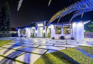 250 NW 129th Ave in Miami, FL - Building Photo - Building Photo