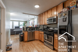 1059 W Fry St, Unit 1 in Chicago, IL - Foto de edificio - Building Photo