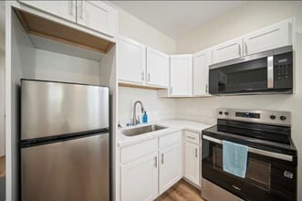 5069 Peachtree Ave, Unit Unit A in Wilmington, NC - Building Photo - Building Photo