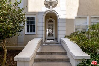 3400 San Marino St in Los Angeles, CA - Building Photo - Building Photo