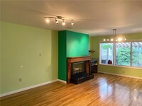 136 Winchester Dr in Yonkers, NY - Building Photo - Building Photo