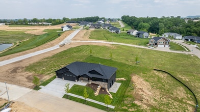 2461 Whisper Woods Ln in Dubuque, IA - Building Photo - Building Photo