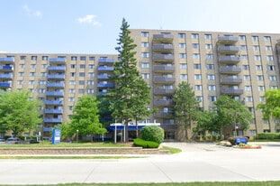 Carlyle Tower Apartments - Southfield, MI