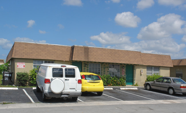 3908 NW 30th Ter in Fort Lauderdale, FL - Foto de edificio - Building Photo