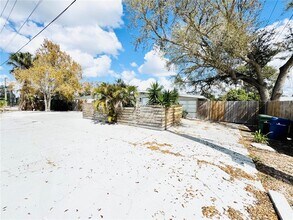 3913 S Shade Ave in Sarasota, FL - Building Photo - Building Photo