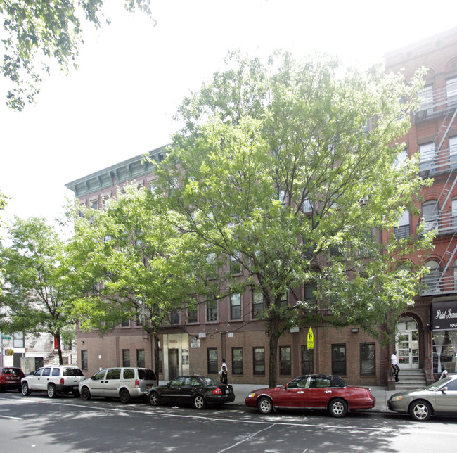 168 W 120th St in New York, NY - Foto de edificio - Building Photo