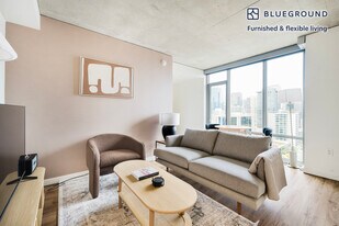 225 Cedar St in Seattle, WA - Building Photo