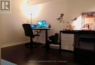 386 Yonge St in Toronto, ON - Building Photo - Building Photo