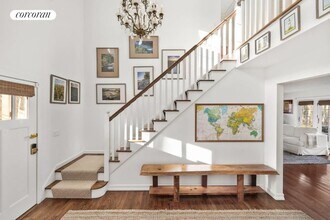 201 Harbor Watch Ct in Sag Harbor, NY - Building Photo - Building Photo