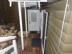 24390 Knoll Cir Dr in Crestline, CA - Building Photo - Building Photo