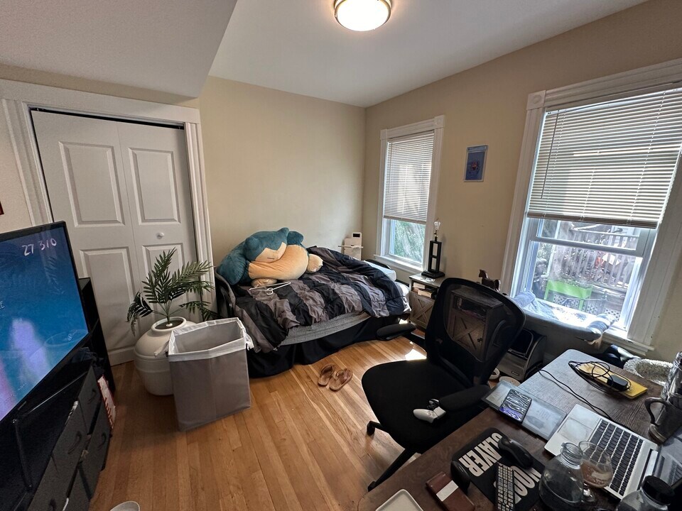 346 Summer St, Unit unit1 4-bed 2-bath in Somerville, MA - Foto de edificio