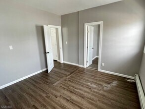 458 Livingston St, Unit 1 in Elizabeth, NJ - Building Photo - Building Photo
