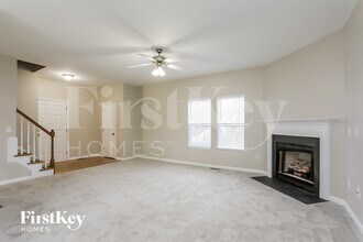 708 Marjam Ln in Fuquay Varina, NC - Foto de edificio - Building Photo