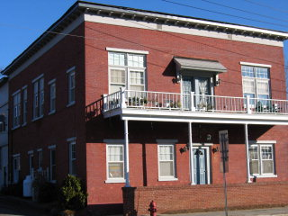 9 River St in Harrietstown, NY - Building Photo