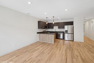 1246 S Fairfield Ave in Chicago, IL - Building Photo - Building Photo