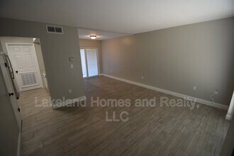 945 Castle Way in Lakeland, FL - Building Photo - Building Photo