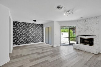 11652 NW 19th Dr in Coral Springs, FL - Foto de edificio - Building Photo
