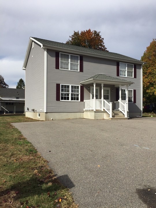 47-49 Tift St in Jewett City, CT - Building Photo