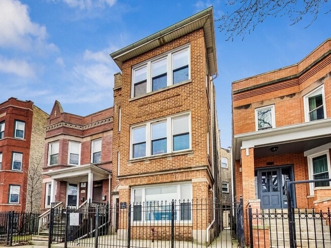 property at 3613 W Palmer St