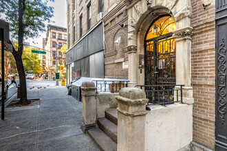 401 E 90th St in New York, NY - Building Photo - Building Photo