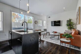 940 Piedmont Ave NE in Atlanta, GA - Foto de edificio - Building Photo