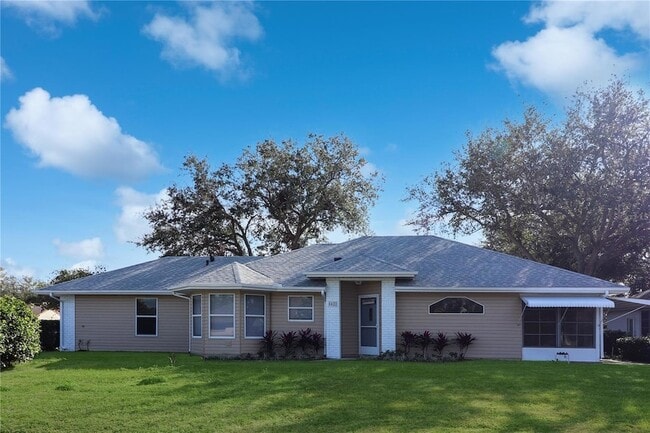5622 King James Ave in Leesburg, FL - Foto de edificio - Building Photo