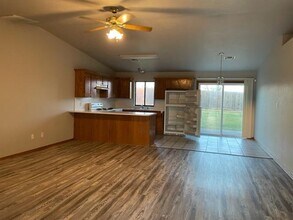 216 SE Heather Ln in Lawton, OK - Building Photo - Building Photo