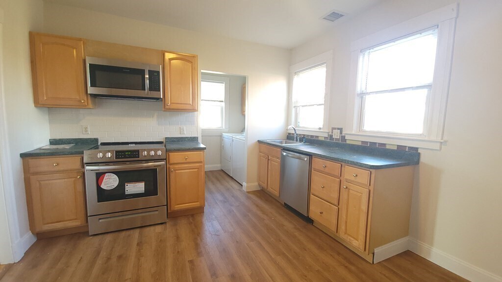 25 Bailey St in Somerville, MA - Building Photo