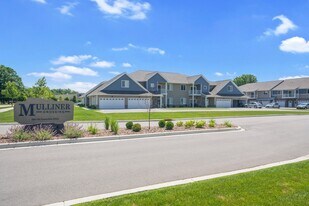 Mulliner Crossing in Hobart, WI - Building Photo