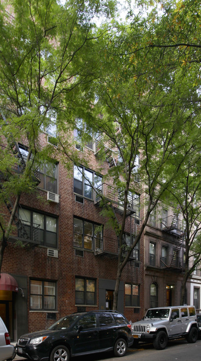 328 E 90th St in New York, NY - Building Photo