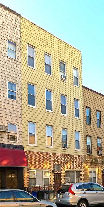 149 Driggs Ave in Brooklyn, NY - Building Photo