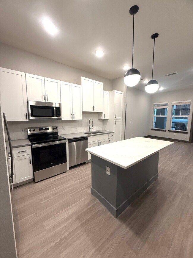 property at 400 W 5th St