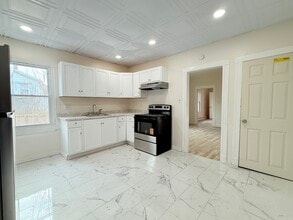 210 Center Ave in Plymouth, PA - Building Photo - Building Photo