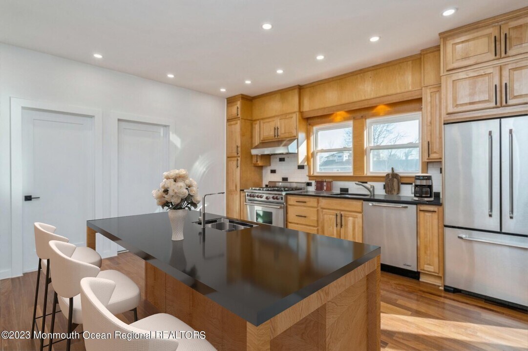 487 S Pine Ave in Parlin, NJ - Building Photo
