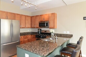 1610 W Fullerton Ave in Chicago, IL - Building Photo - Building Photo