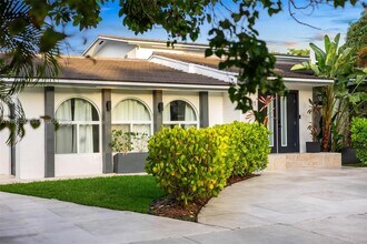 1651 SW 13th Ave in Miami, FL - Foto de edificio - Building Photo