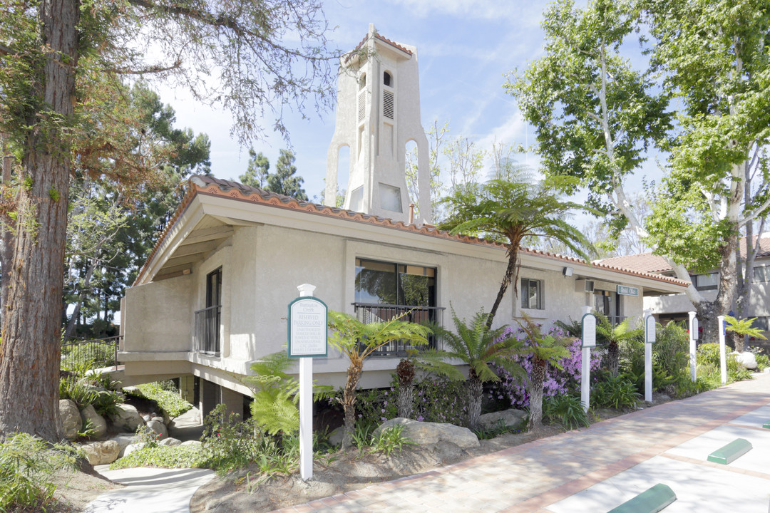 Huntington Creek Apartments in Huntington Beach, CA - Foto de edificio