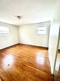 9513 Hoff St photo'