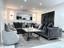 5700 Saddlebrook Way in Wesley Chapel, FL - Building Photo