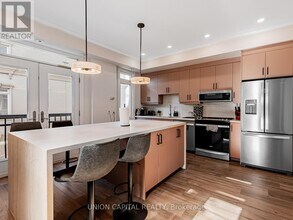 60 Carr St in Toronto, ON - Building Photo - Building Photo