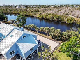785 Rabbit Rd in Sanibel, FL - Building Photo
