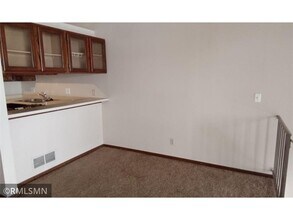 2323 W Territorial Rd in St. Paul, MN - Building Photo - Building Photo