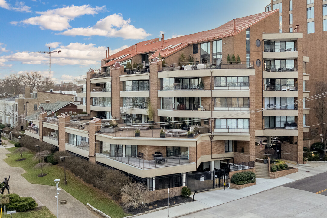 Riverside Terrace in Covington, KY - Building Photo